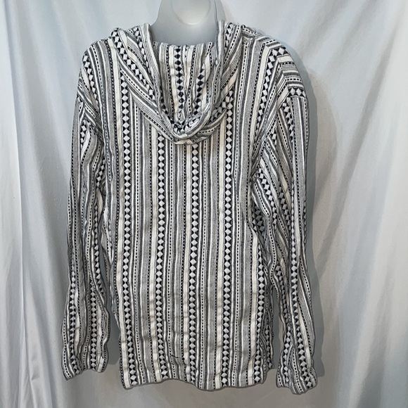 Beach By Exist Monochrome Patterned Hoodie - Picture 5 of 10